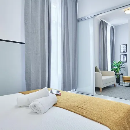 Elegante Minimal Dai Tocchi Botanici Appartement Milan