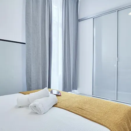 Elegante Minimal Dai Tocchi Botanici Appartement Milan