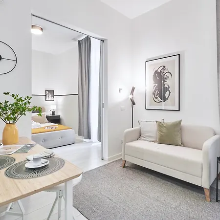 Elegante Minimal Dai Tocchi Botanici * Milan