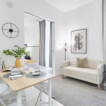 Elegante Minimal Dai Tocchi Botanici Milan
