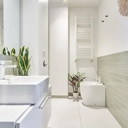 Elegante Minimal Dai Tocchi Botanici Appartement *