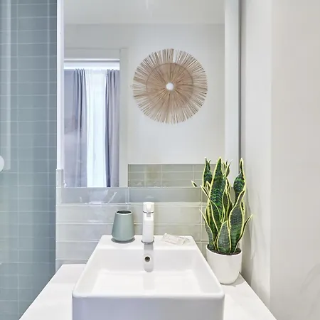 Elegante Minimal Dai Tocchi Botanici Apartment