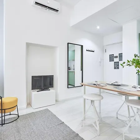 Elegante Minimal Dai Tocchi Botanici * Milan